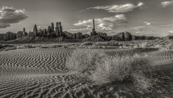 Monument Valley Totem Pole in dunes pano